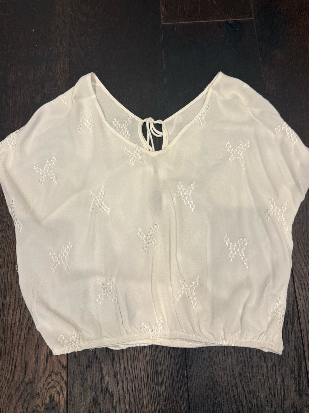 MARKET Women’s White Embroidered V-Neck Crop Top